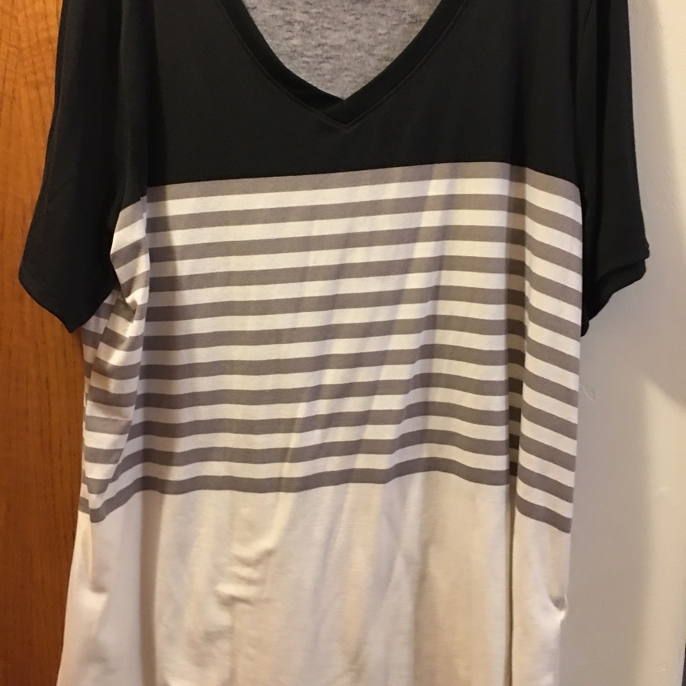 Lularoe iris size xl